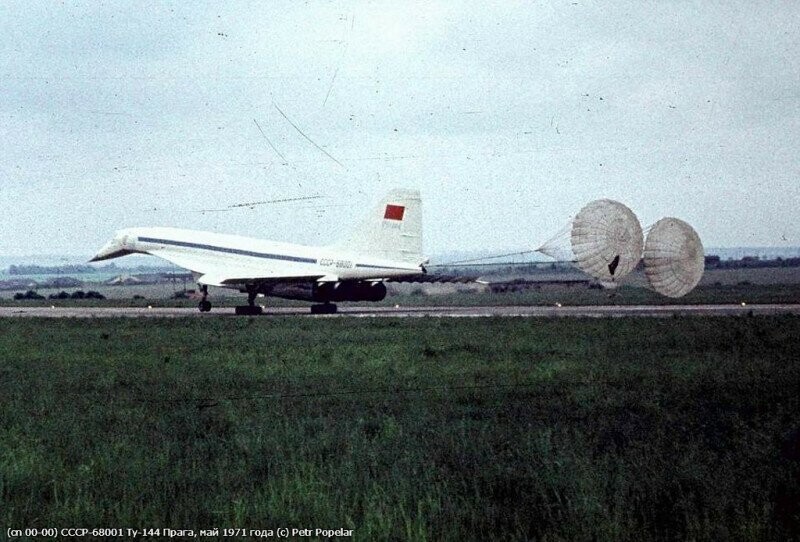 Ту-144 садится в Пражском аэропорту. 1977