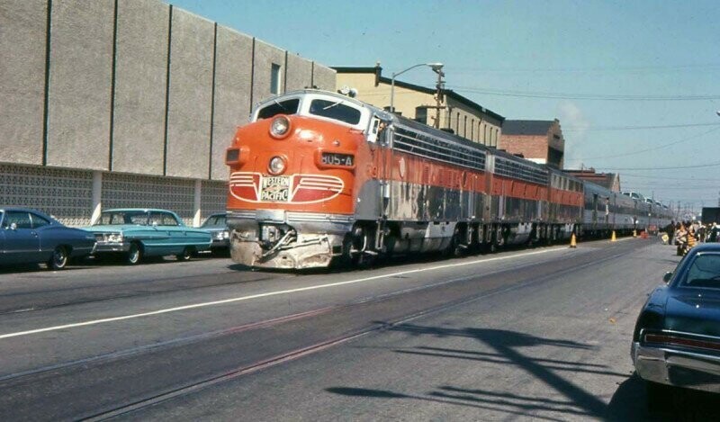 Поезд «Калифорния Зефир» отправляется в Чикаго, 1968 год, близ Сан–Франциско