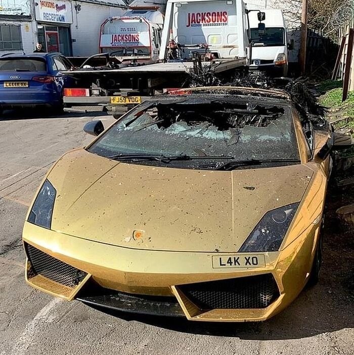 Позолоченный Lamborghini сгорел сразу после техобслуживания