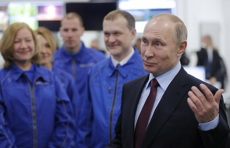 Кто и зачем подсовывает Путину ряженых?