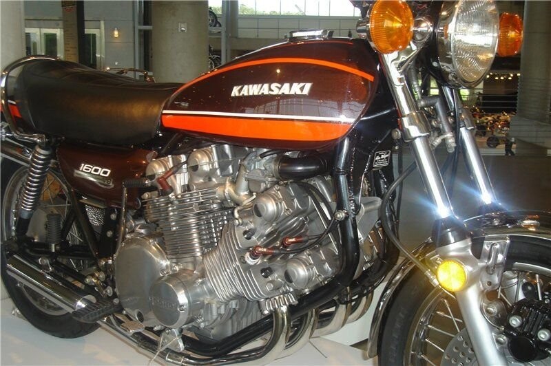 Классический мотоцикл Kawasaki с 12-цилиндровым двигателем