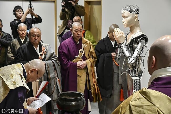 В древнем японском храме появился робот-буддист