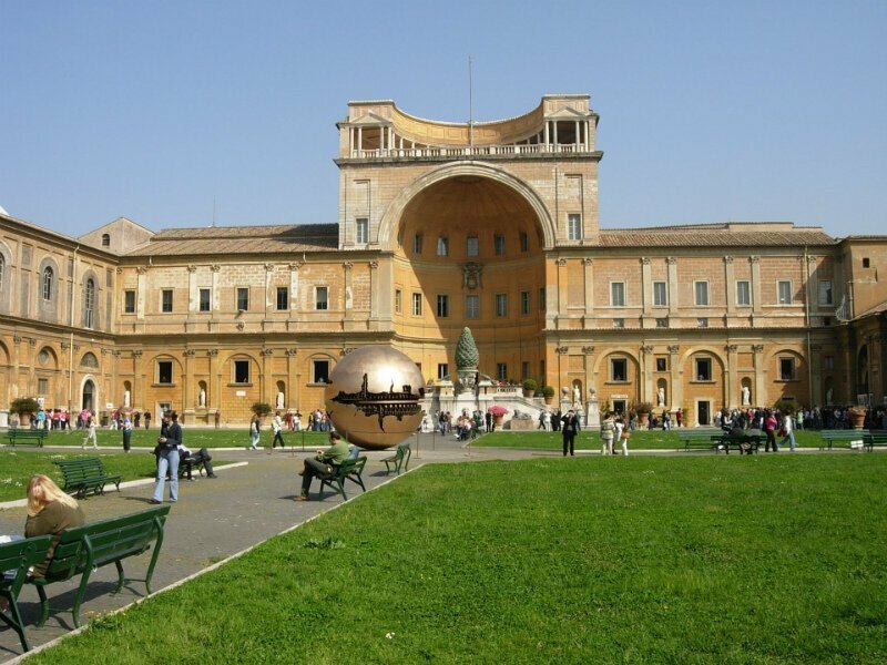 Прогулки по Ватикану: что скрывается за стенами отдельного государства в центре Рима