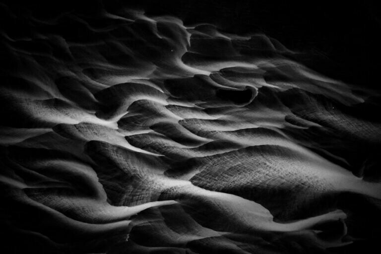Черно-белая версия снимка потоков рек
