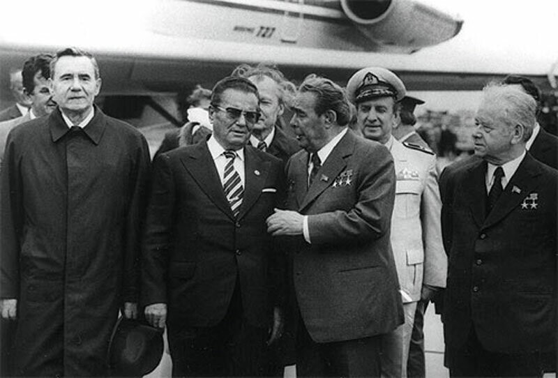 Интересное про силовые поцелуи Брежнева