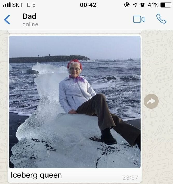 Бабушка Кэтрин решила, что фотография на льдине в форме трона — это то, что нужно