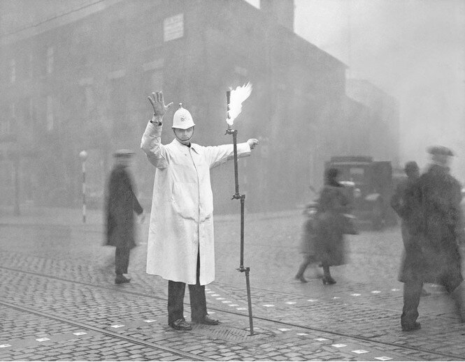 Лондонский регулировщик. 1935 год.