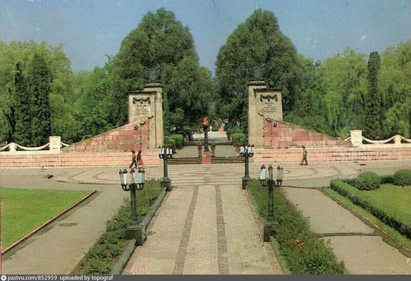 Одним из русско-советских островков украинского Львова является крупный военный мемориал Холм Славы