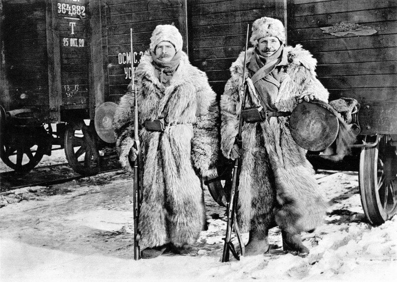 Чешские легионеры охраняющие поезд в мороз, Сибирь, 1918 год.
