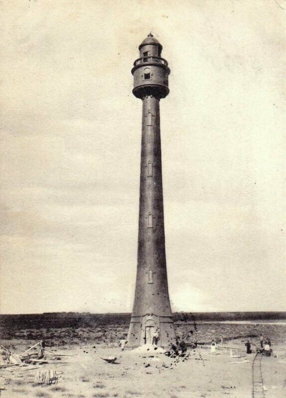 Первое в мире высотное сооружение из железобетона — маяк Николаевского порта высотой 40,2 метра, построенный в 1904 году.