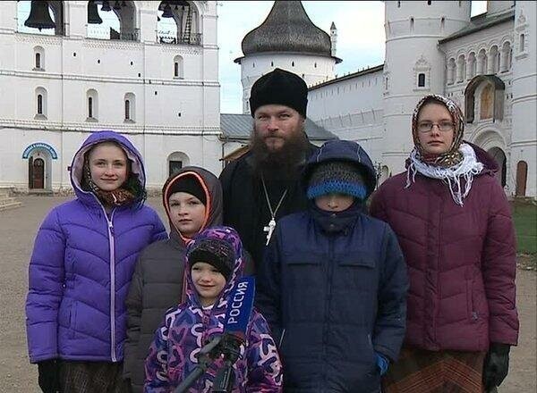 Американский священник с восемью детьми переехал жить в Ярославскую область