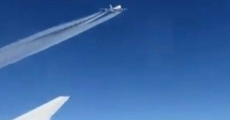 Пассажир заснял опасное сближение самолетов в воздухе