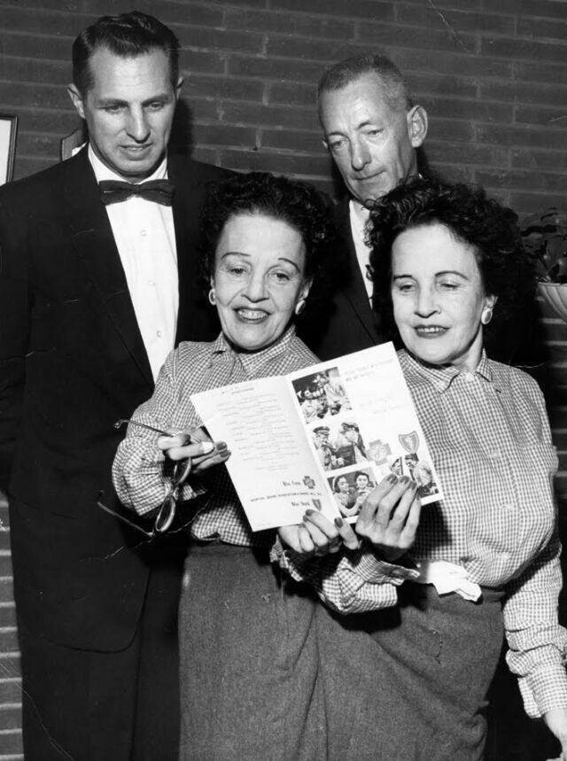 В 1942 году они опубликовали свою автобиографию под названием «Жизнь и любовь сестер Хилтон»