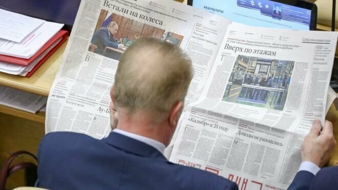 Госдума приняла законопроекты о фейковых новостях и неуважении к власти