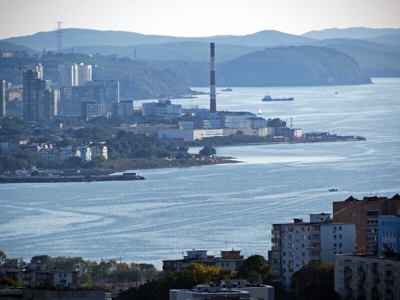 Владивосток амурский. Владивосток-бухта Амурский залив. Владивосток бухта панорама. Набережная Новик остров русский. Бухта кирпичного завода Владивосток.