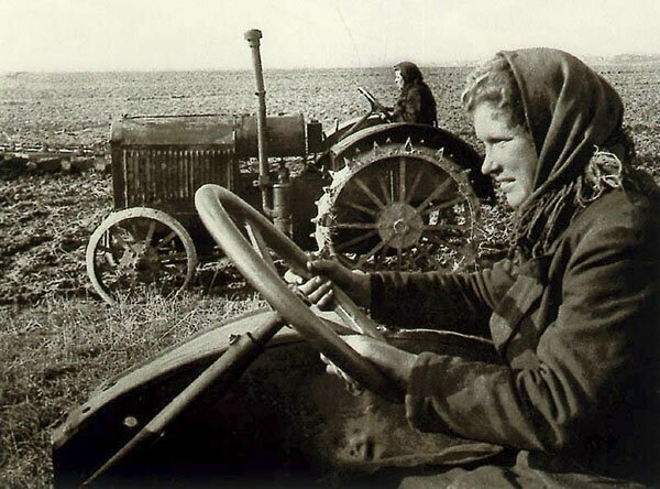 Советская женщина в фотографиях