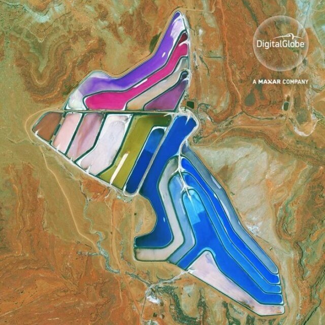 Космический снимок соляных озер в одной из пустынь штата Юта, США