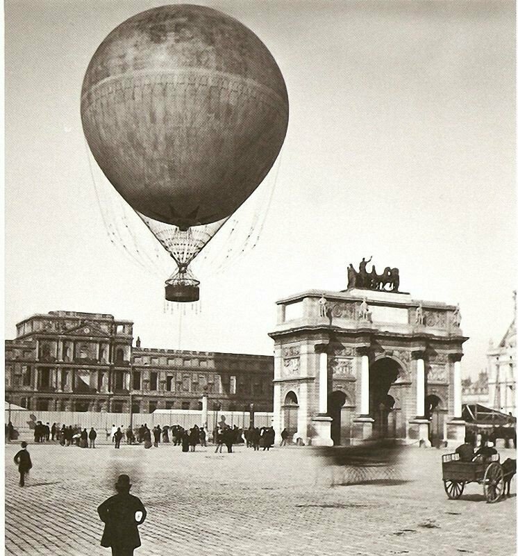 Воздушный шар в центре Парижа, Франция, 1878.