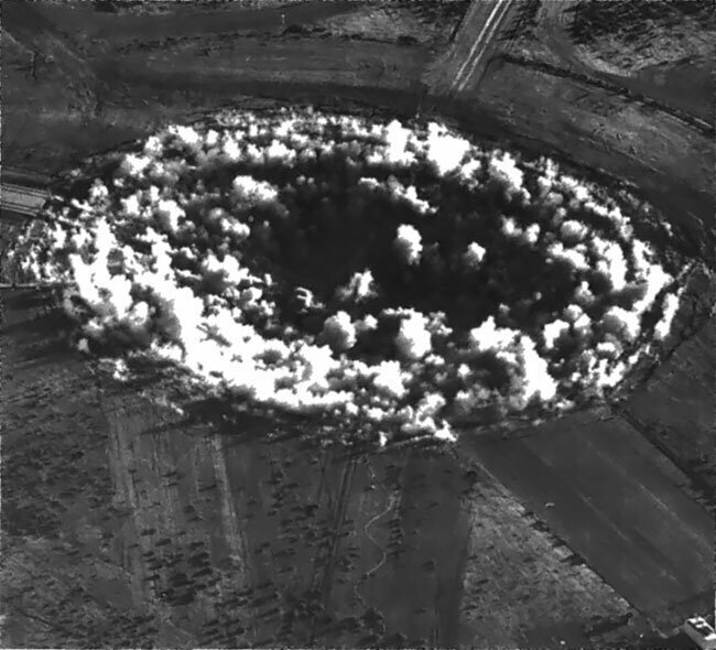 20. Ядерный кратер, образовавшийся после испытаний