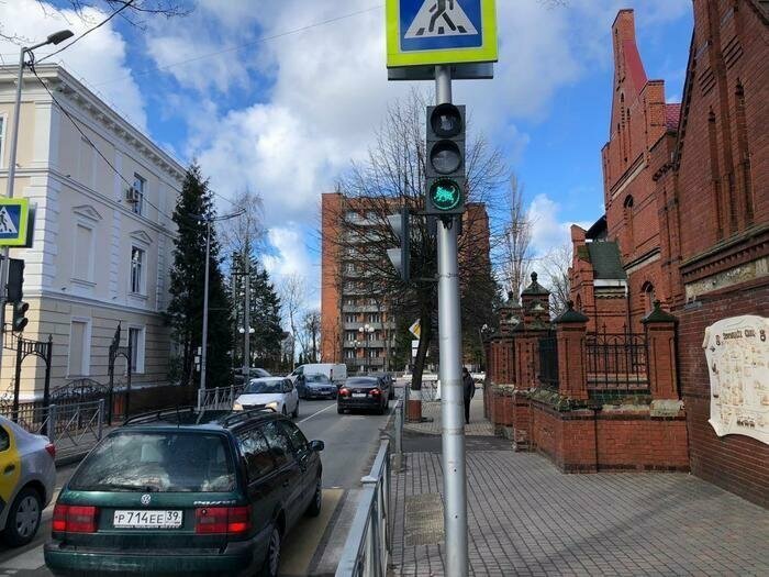 Часть из этих светофоров в России просто противозаконно устанавливать