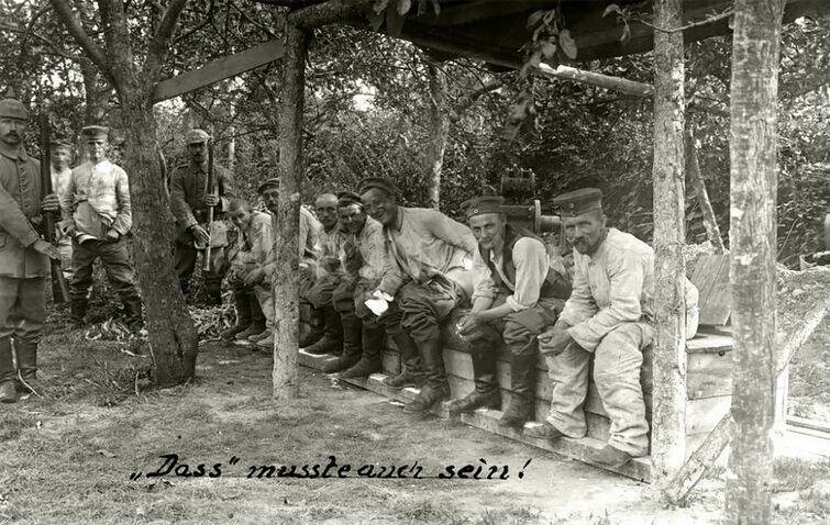 Фотографии, показывающие, как немцы справляли нужду во время Первой мировой войны