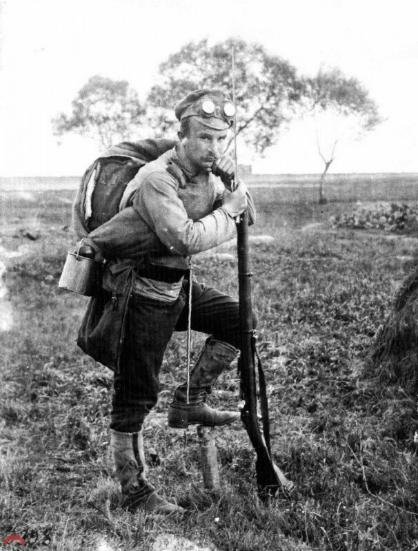 Русский солдат во Франции перед боем. Западный фронт Первой мировой войны. 1916 год.