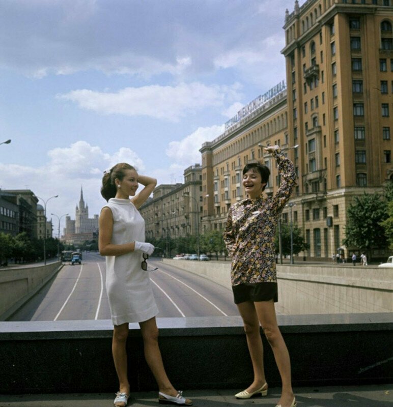 Барбара Брыльска и Анна Пруциаль (тоже польская актриса), Москва, 1967.