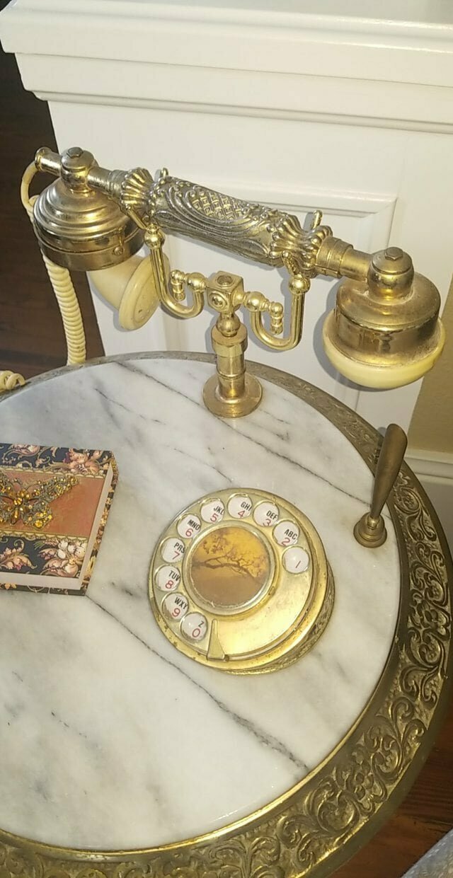 11. «Этот старинный телефон до сих пор работает»