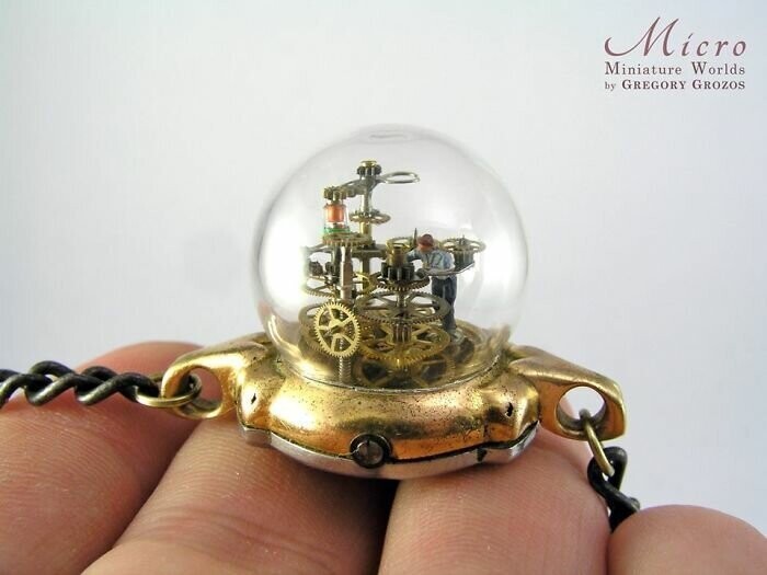Художник создаёт внутри часов фантастические миниатюрные стимпанк миры