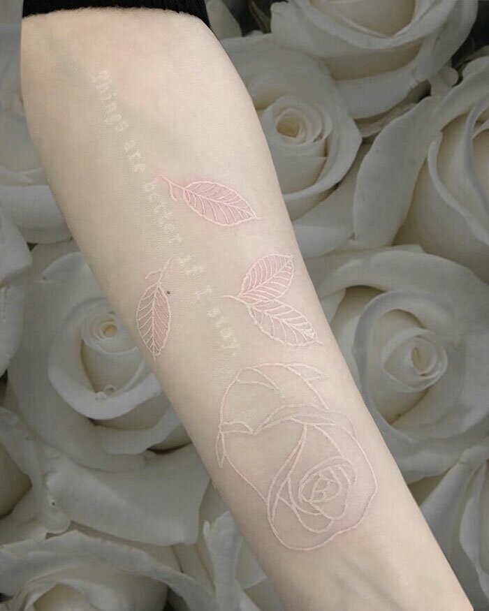 Интересные дизайны татуировок, выполненных белыми чернилами