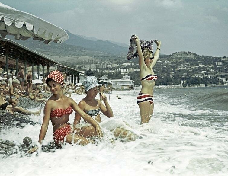 Крымский пляж, 1960-е 