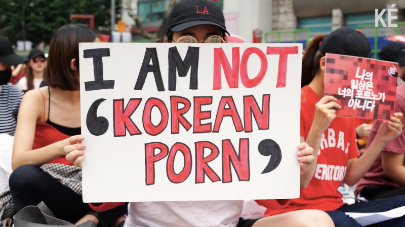 Постояльцев южнокорейских отелей снимали на скрытую камеру и транслировали порно в сети