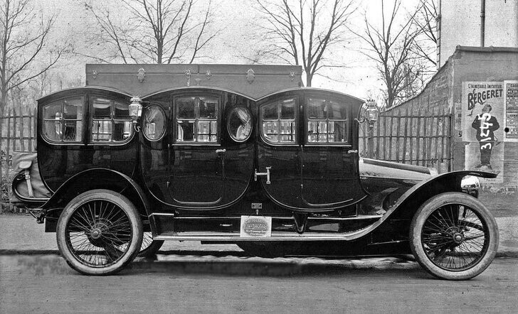 Один из первых лимузинов, Франция, 1910 год 