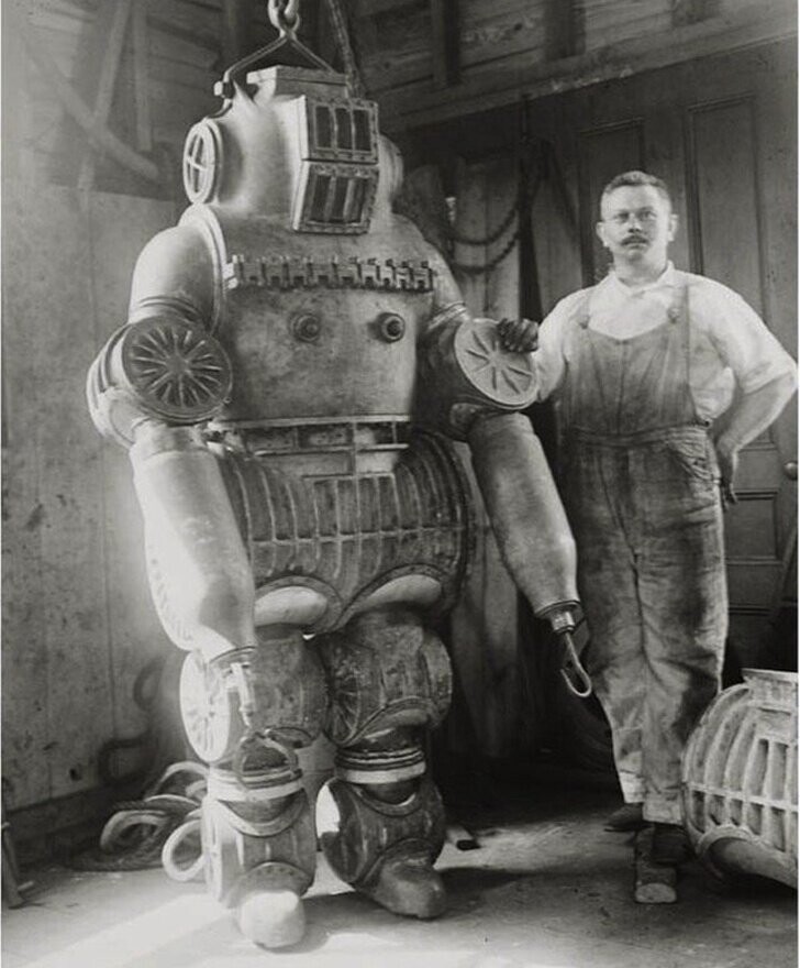 Гидрокостюм весом 200 кг, 1911 год 