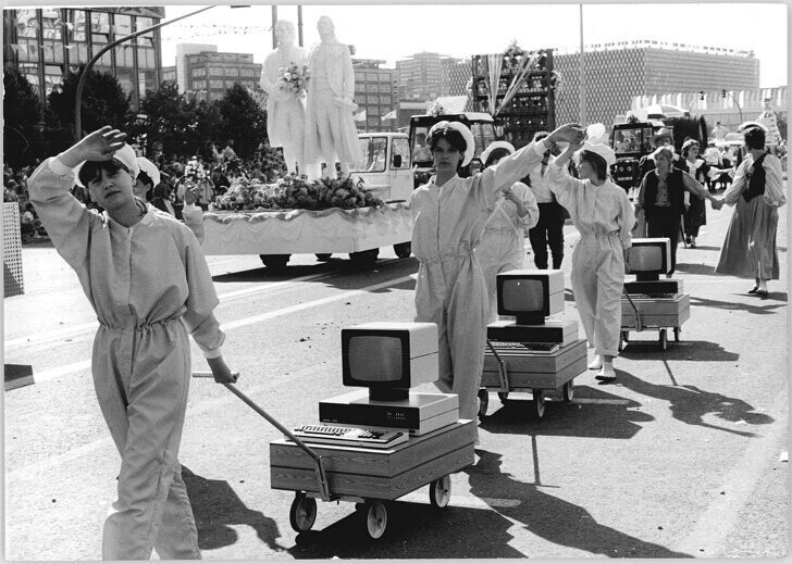 Компьютеры на параде, Восточная Германия, 1987 год 