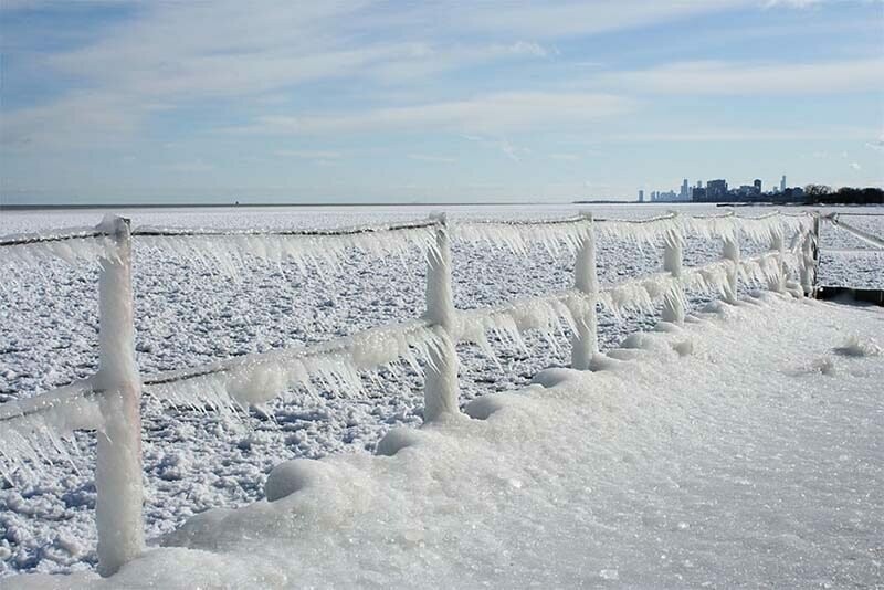 Лёд замёрзшего озера Мичиган рассыпался на осколки. Это редкий и очень эффектный весенний феномен