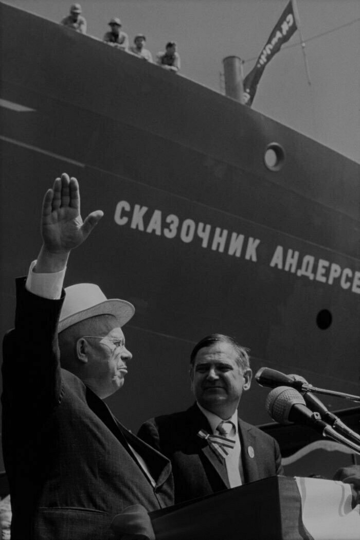 Крым хрущев 1954. Хрущев 1954. Хрущев 1970. Хрущев на корабле.