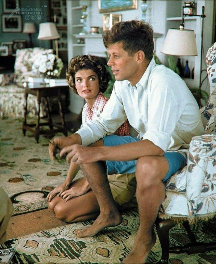  Вся жизнь впереди. Жаклин Бувье и Джон Кеннеди, Кейп–Код, 4 июля 1953 года. 