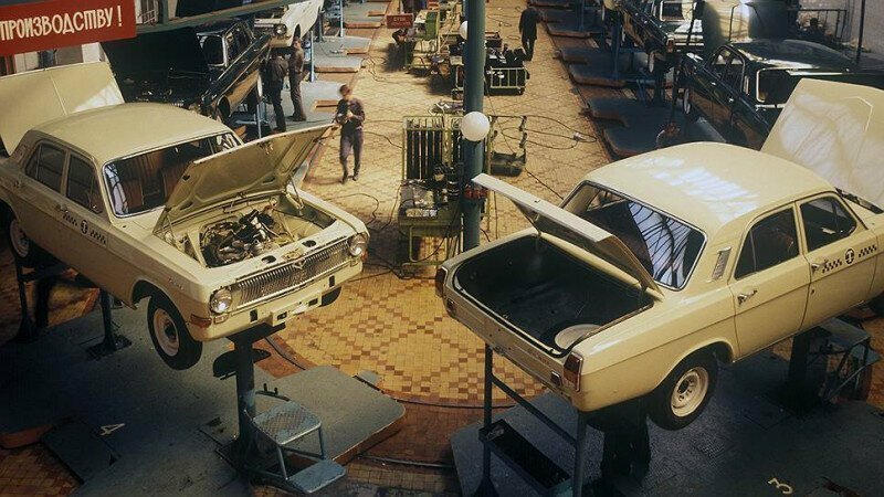 В цехе завода ГАЗ, 1970–е годы, Горький