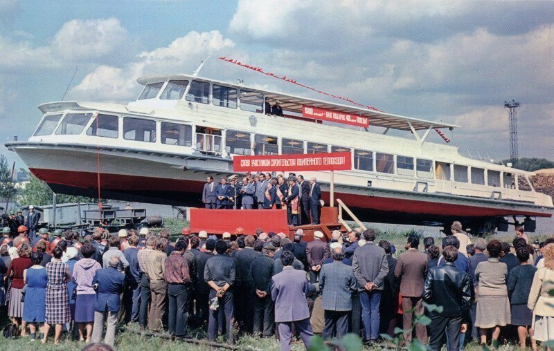 Торжественный спуск на воду юбилейного 1500–го теплохода Москва–150, 1985 год, Москва