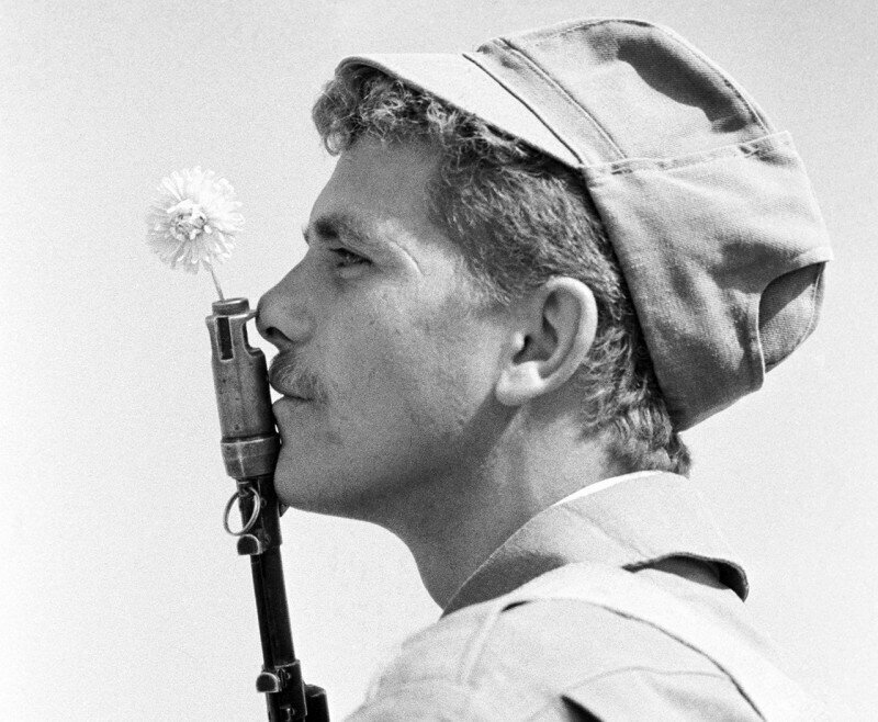 Солдат Советской Аpмии послe вывода войcк из Афганистана.1989 год.
