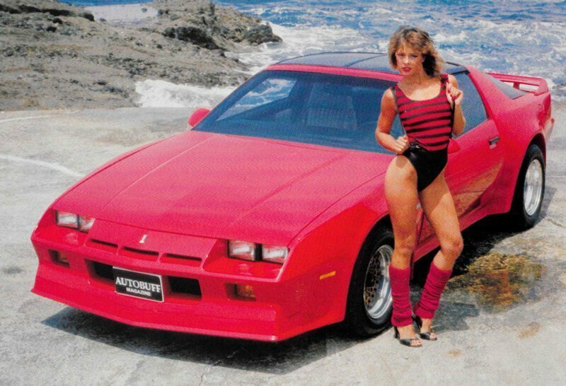 Девушки и тачки 80-х: коллекция фотографий культового журнала Autobuff