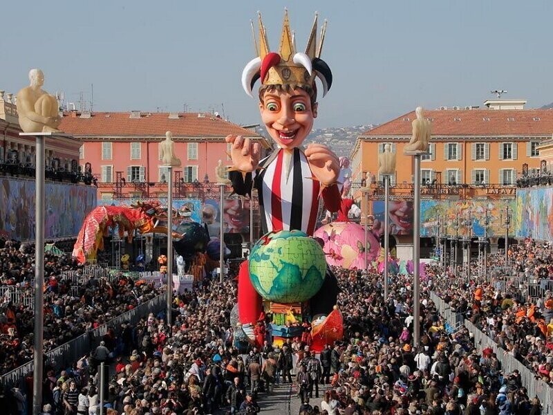 Бельгия. Шествия в Бельгии и Франции с участием гигантских кукол. Совместно с Францией