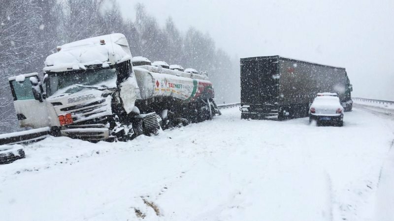 Авария дня. В Чувашии фура врезалась в бензовоз