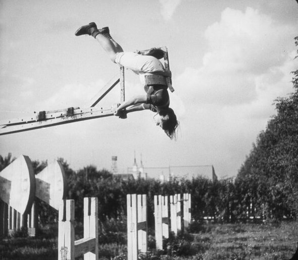 8. "Летающие люди" - аттракцион, появившийся в 1935 году