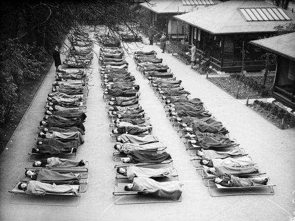 5. В школе "Springfield House" детей лечат от туберкулеза, Лондон, 1932 год