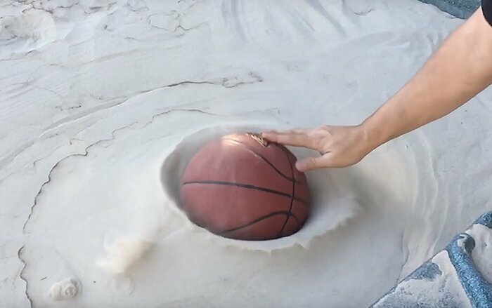 Бывший инженер НАСА сделал джакузи, где превратил песок в жидкость
