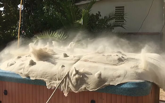 Бывший инженер НАСА сделал джакузи, где превратил песок в жидкость