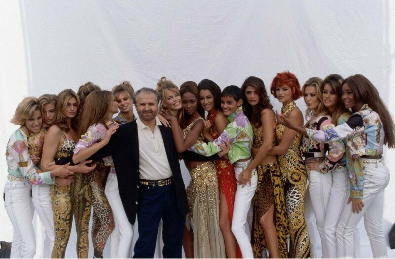 Джанни Версаче с супер моделями, 1991 год.