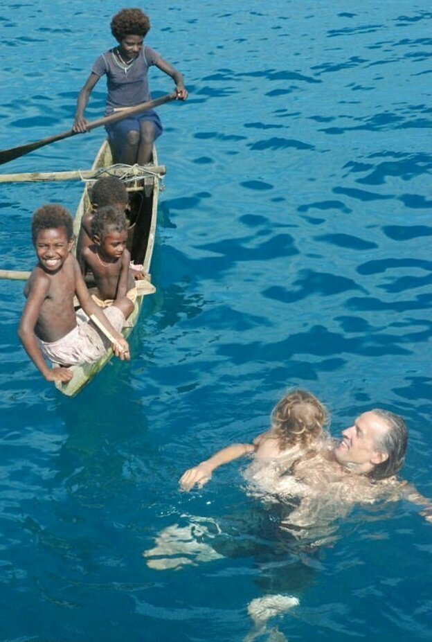 Джеймс плавает с Индиго, Папуа-Новая Гвинея